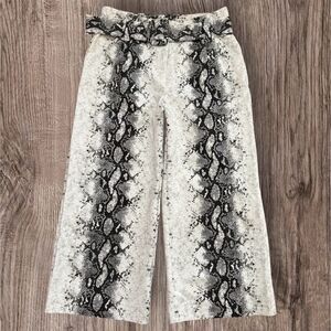 Stylish Size XS Black & White Snake Print Pants Preowned Gianni Bini Trend
